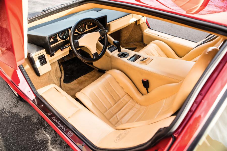 Интерьер Lamborghini Countach 25th Anniversary 1988 года  (фото 44 из 78)